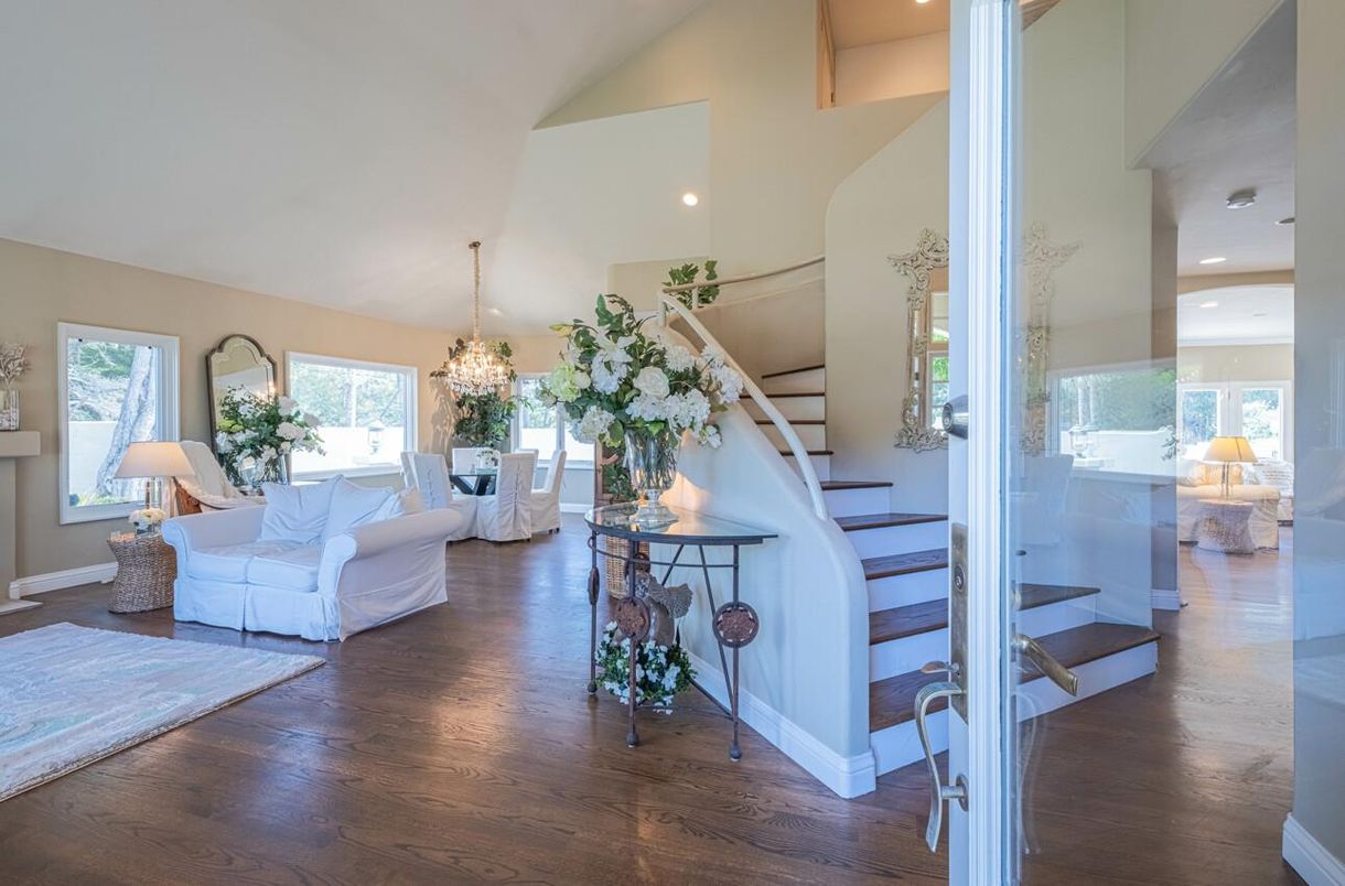 Chandelier, Dining room, Interior, Living room, Recessed Lighting, Wood Texture Flooring