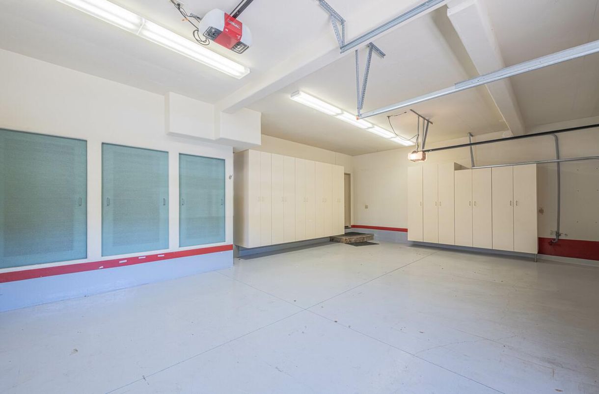 Garage, Interior