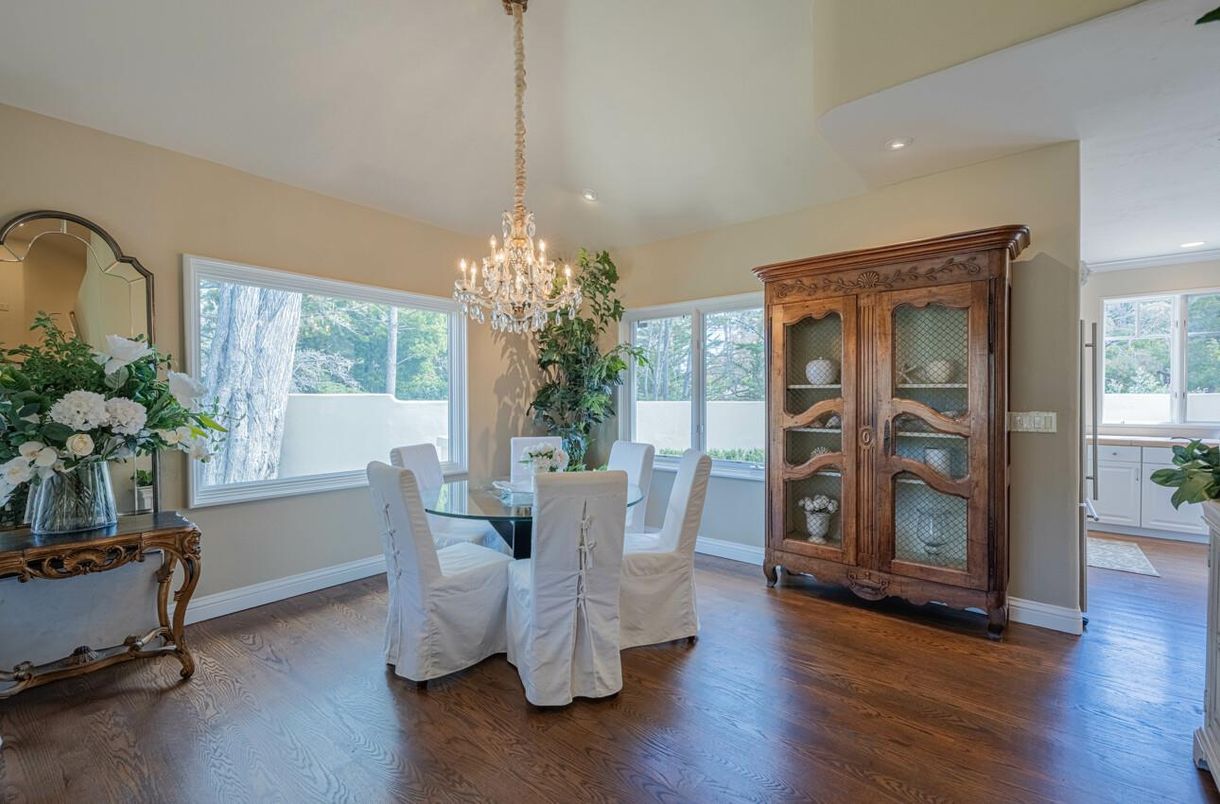 Chandelier, Dining room, Interior, Recessed Lighting, Wood Texture Flooring