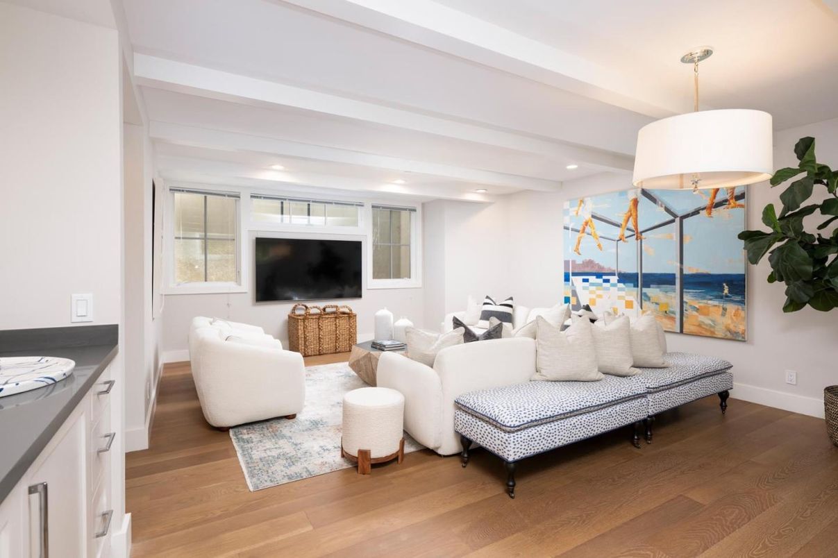 Interior, Living room, Recessed Lighting, Water, Wood Texture Flooring