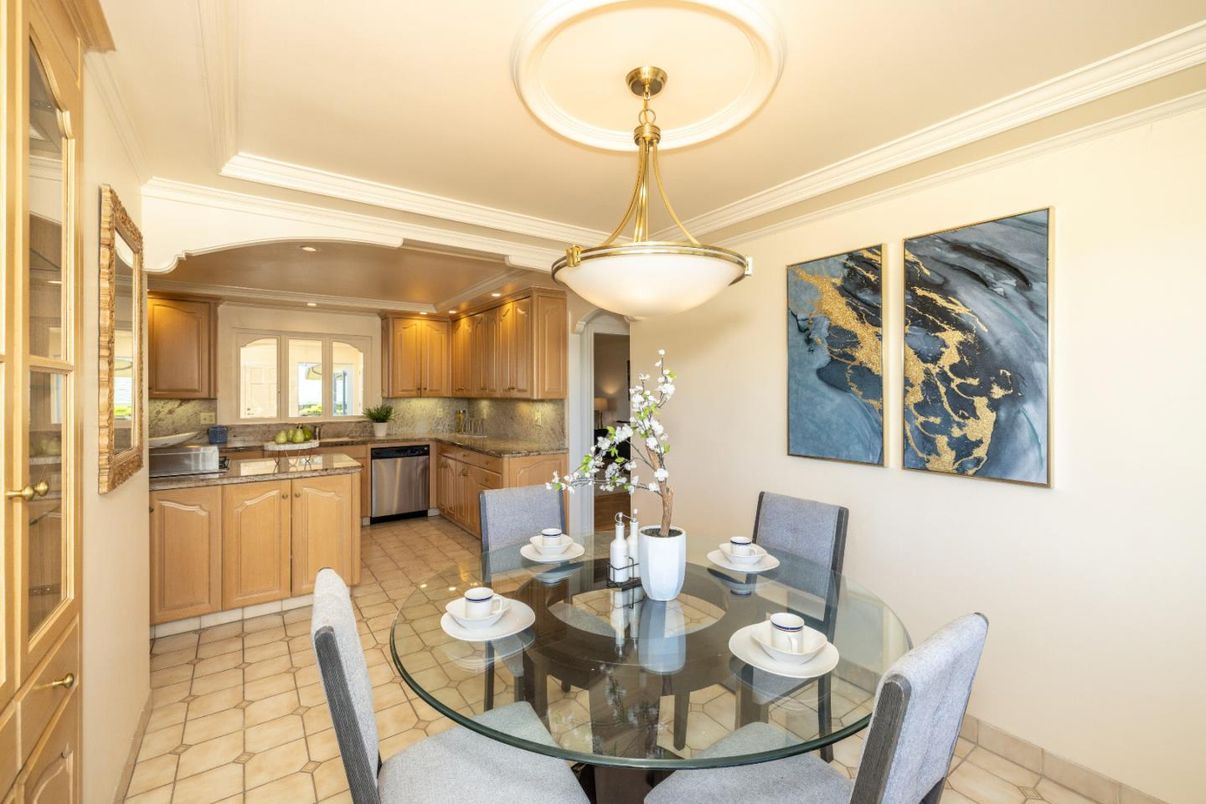 Dining room, Interior, Kitchen, Pendant Lights, Recessed Lighting, Stainless Steel Appliances