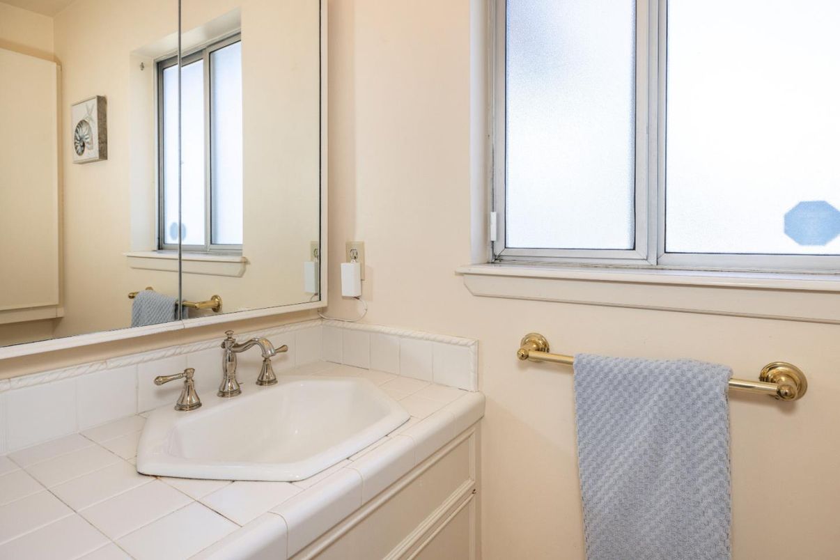 Bathroom, Interior, Tile Countertops