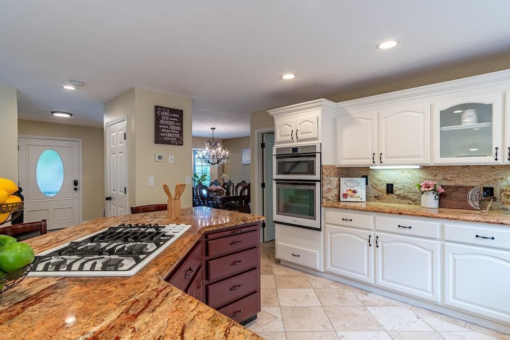 Chandelier, Dining room, Interior, Kitchen, Recessed Lighting, Stainless Steel Appliances