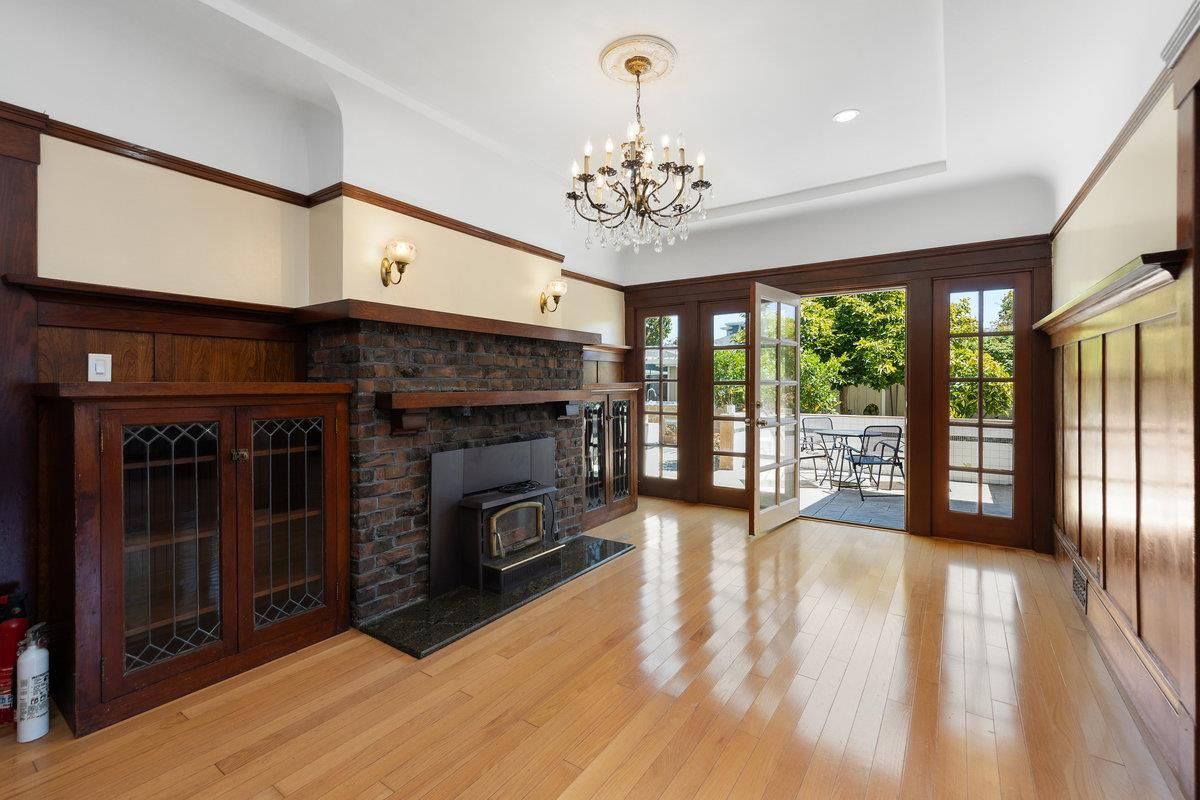 Chandelier, Fireplace, Interior, Recessed Lighting, Wood Texture Flooring