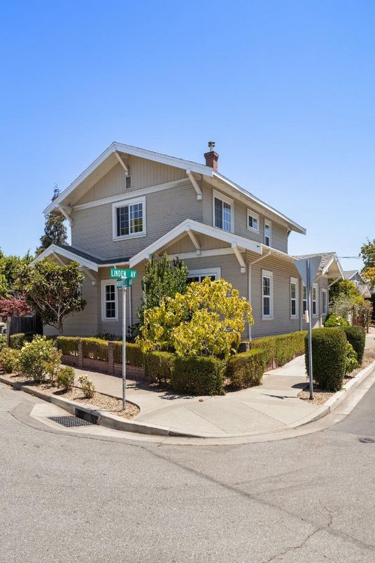 Exterior, Facade, American Craftsman