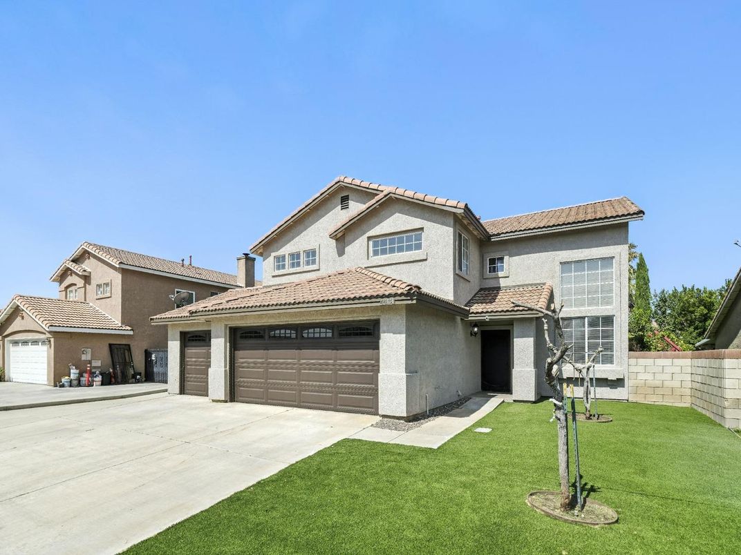 Attached, Exterior, Facade, Mediterranean
