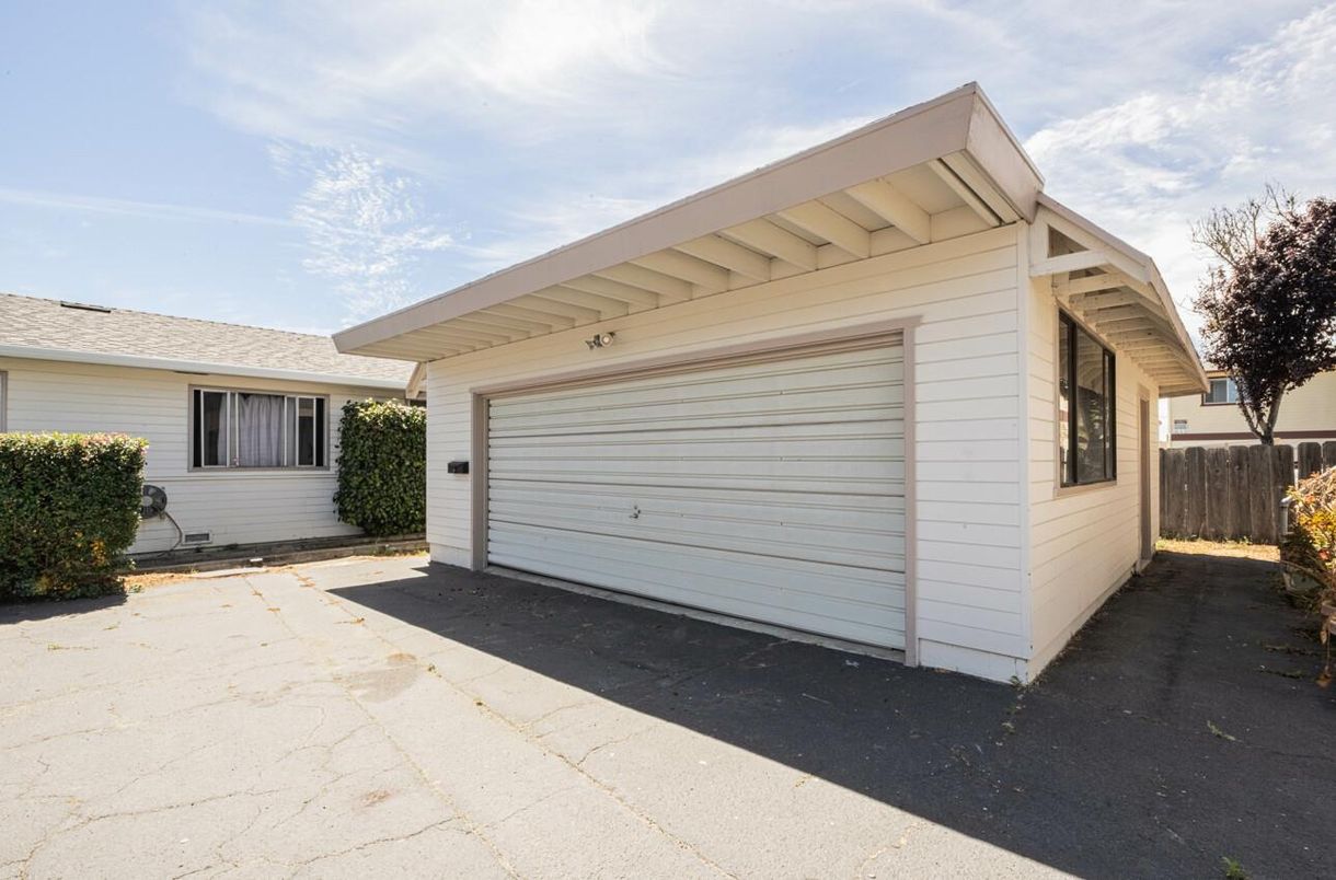 Detached Garage, Exterior