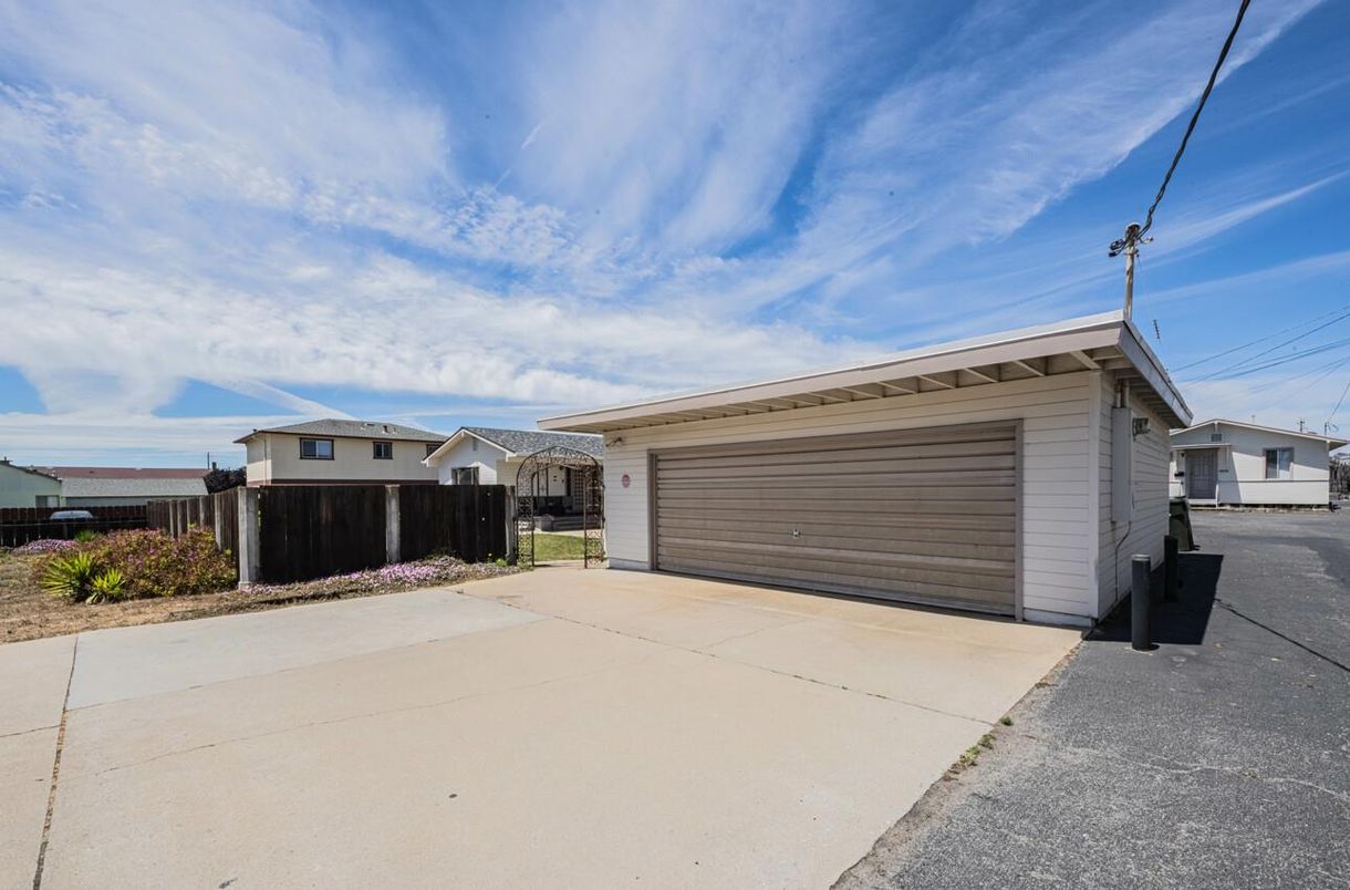 Detached Garage, Exterior