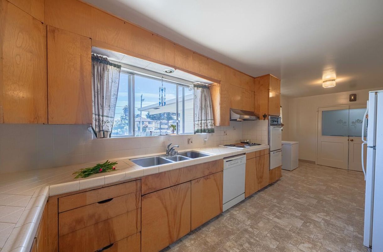 Interior, Kitchen, Tile Countertops