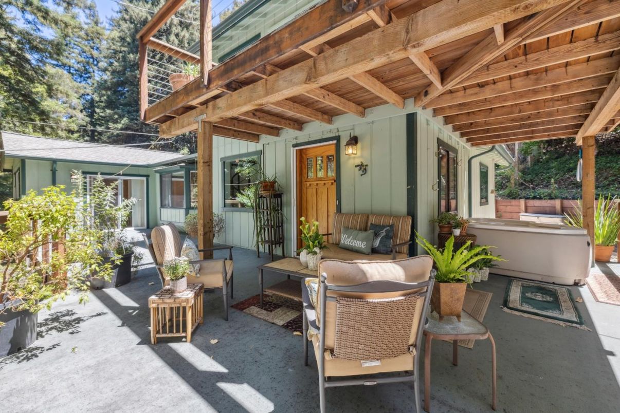 Exterior, Hot Tub