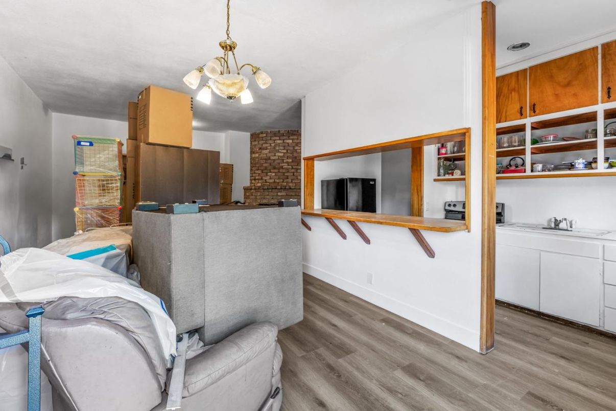 Interior, Pendant Lights, Wood Texture Flooring