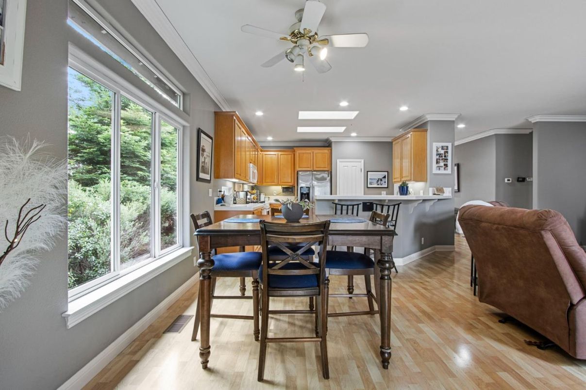 Dining room, Interior, Kitchen, Recessed Lighting, Wood Texture Flooring