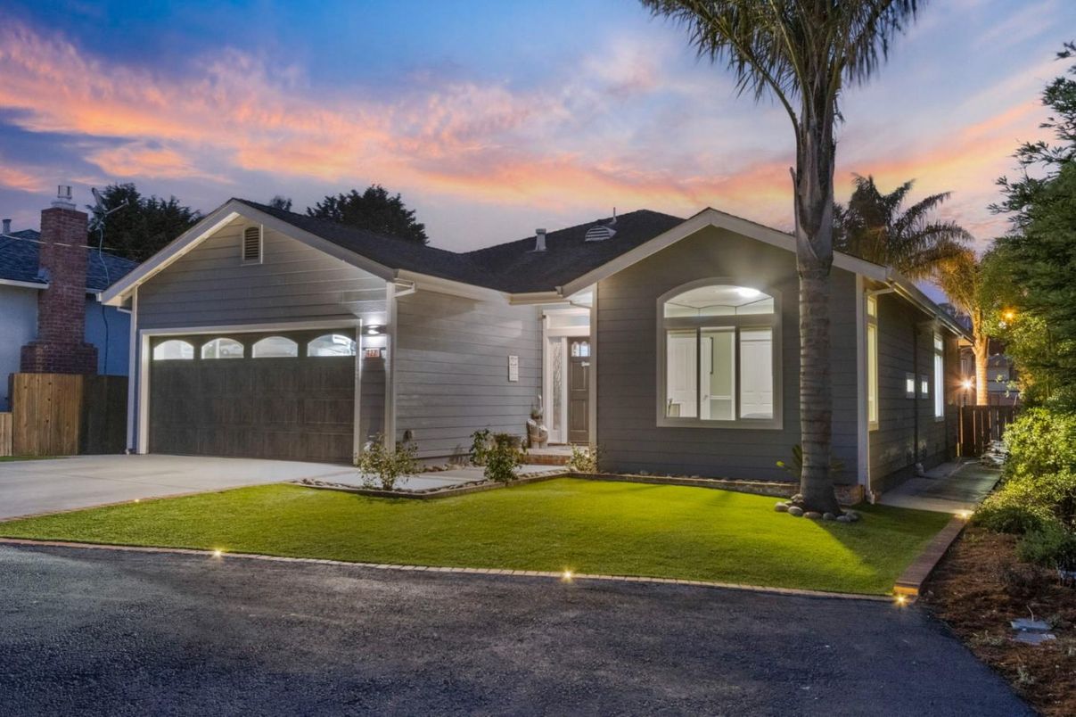 Attached, Exterior, Facade, Ranch