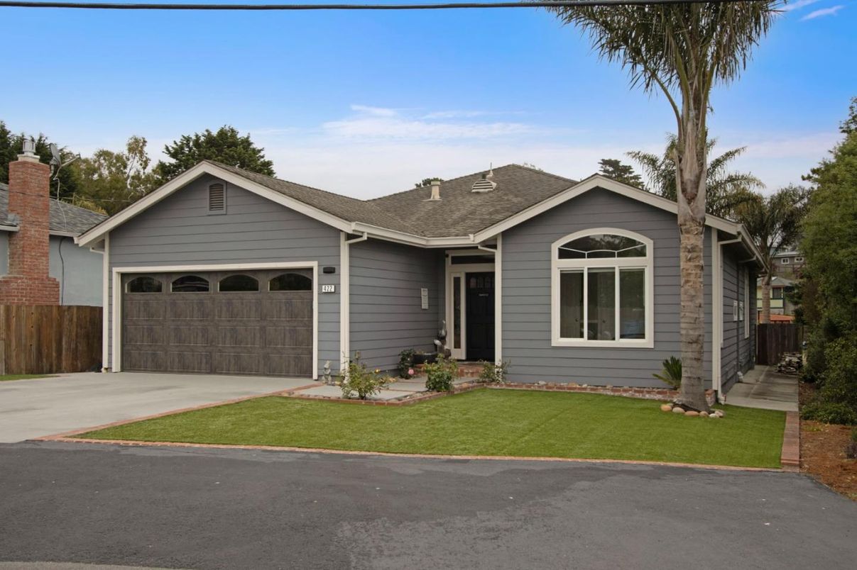 Attached, Exterior, Facade, Ranch