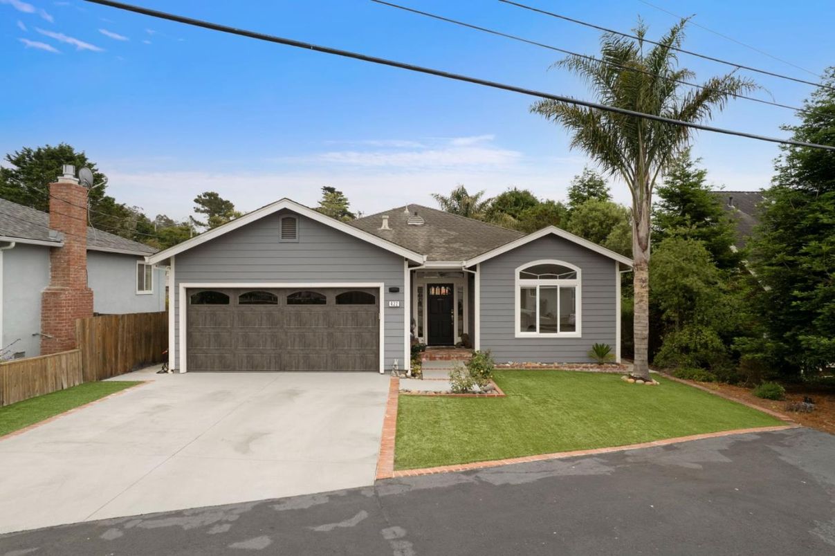 Attached, Exterior, Facade, Ranch
