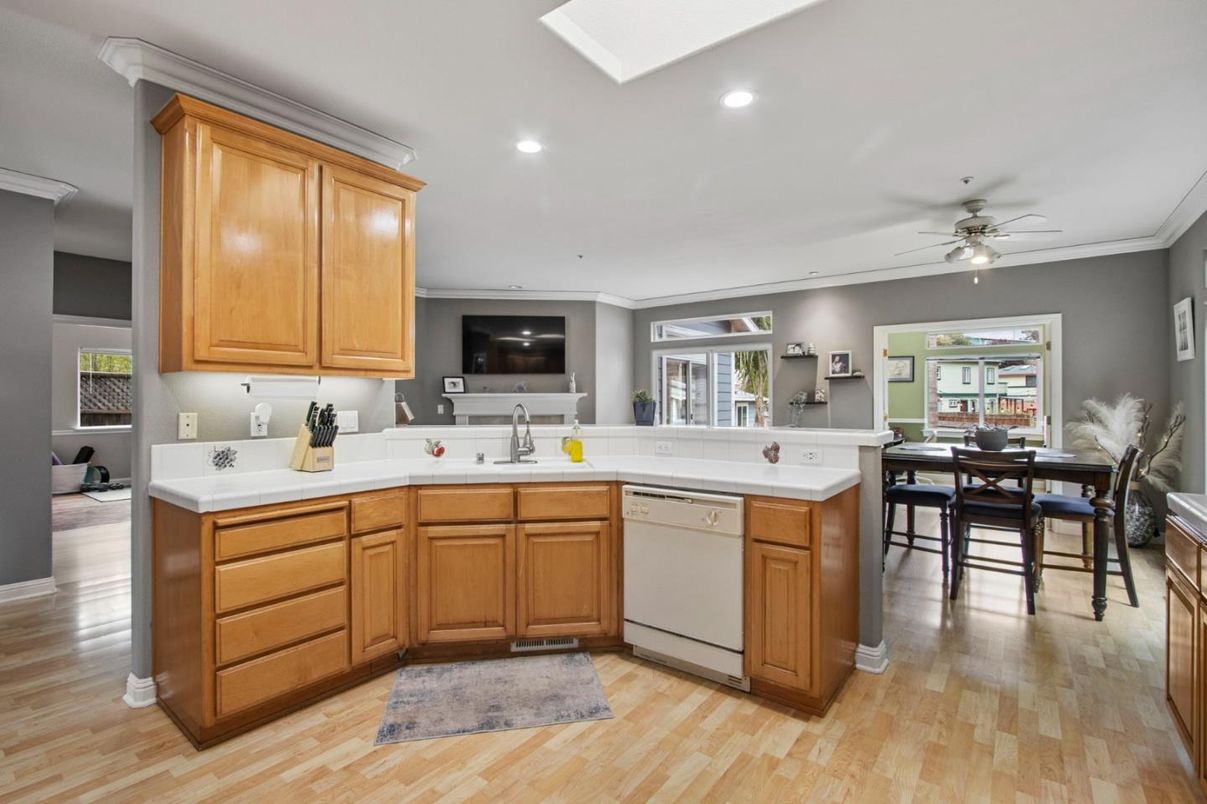 Dining room, Interior, Kitchen, Recessed Lighting, Wood Texture Flooring
