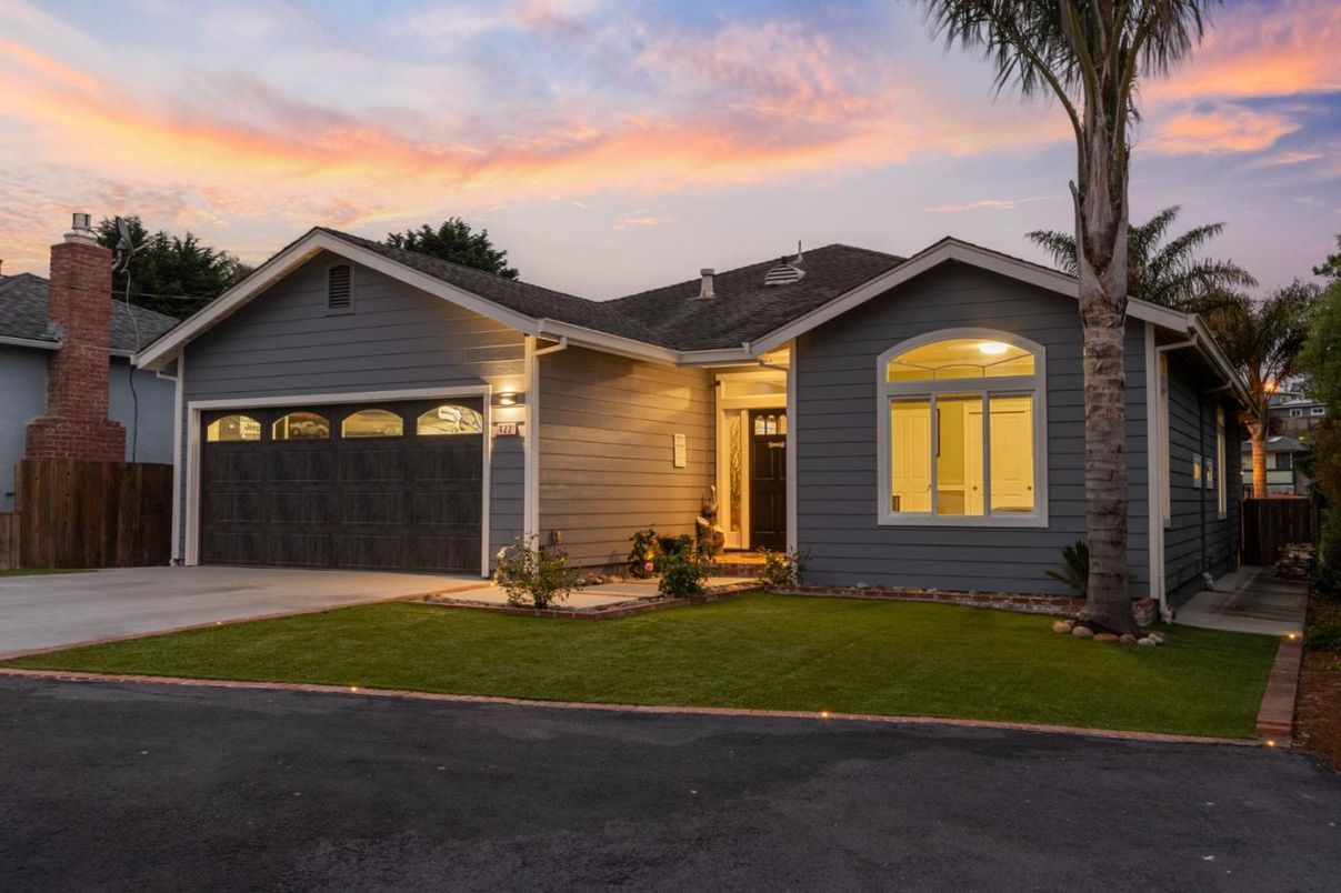 Attached, Exterior, Facade, Ranch