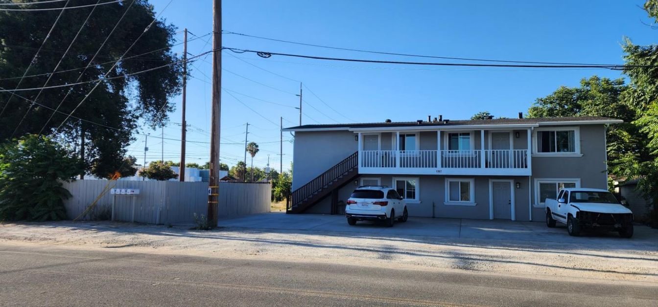 Exterior, Facade, Raised Ranch