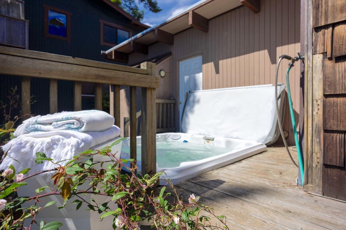 Exterior, Hot Tub