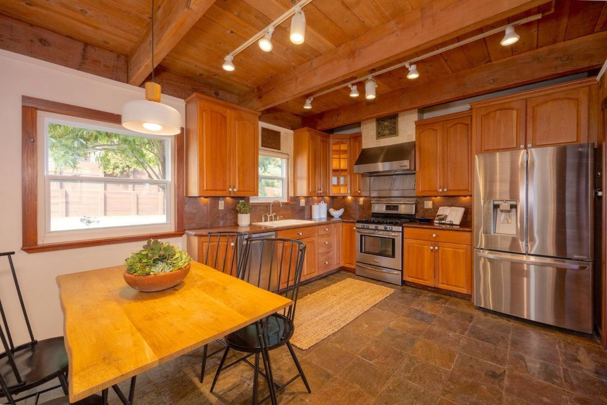 Dining room, Interior, Kitchen, Stainless Steel Appliances, Wooden Beams, Wooden Ceilings