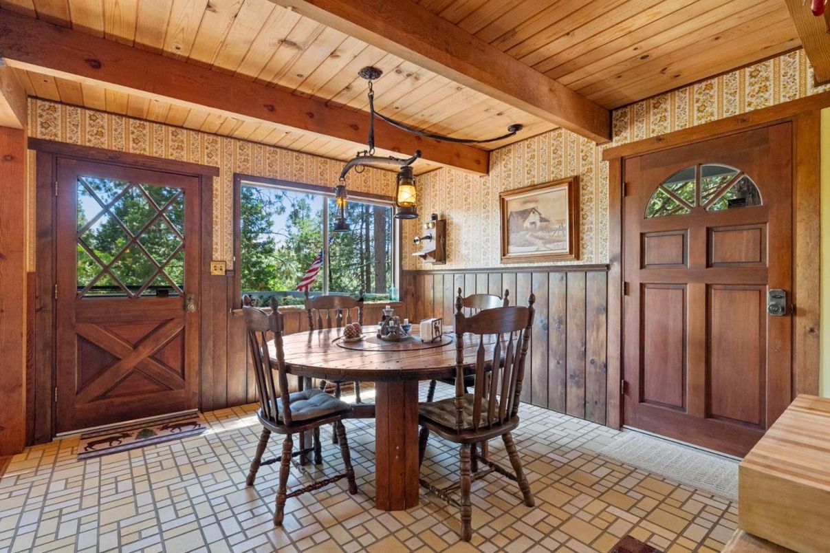 Dining room, Interior, Pendant Lights, Wooden Beams, Wooden Ceilings