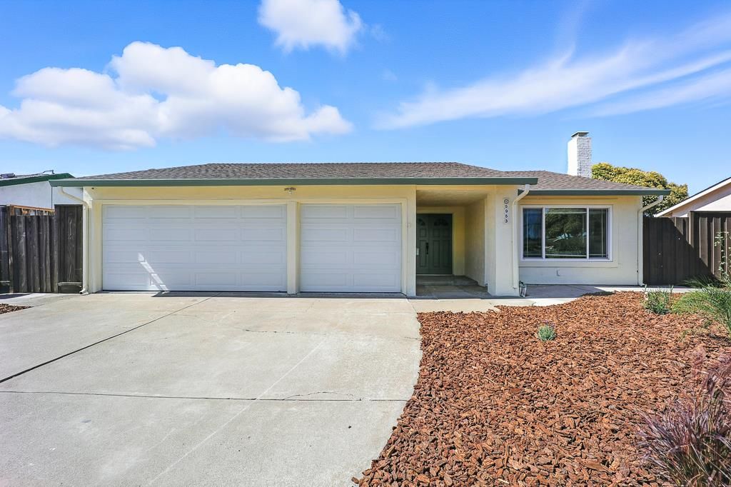 Attached, Exterior, Facade, Ranch