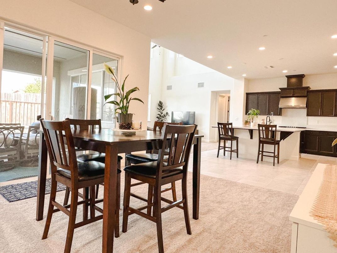 Dining room, Interior, Kitchen, Recessed Lighting, Stainless Steel Appliances