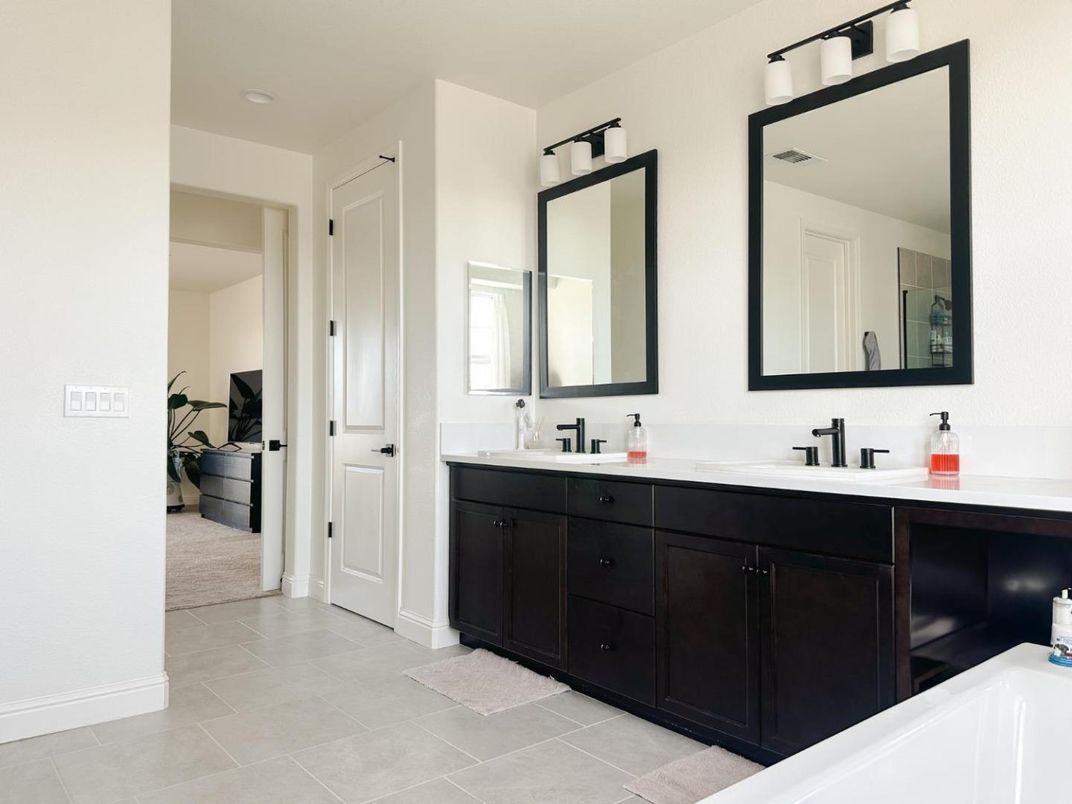 Bathroom, Dual Sink Vanities, Interior