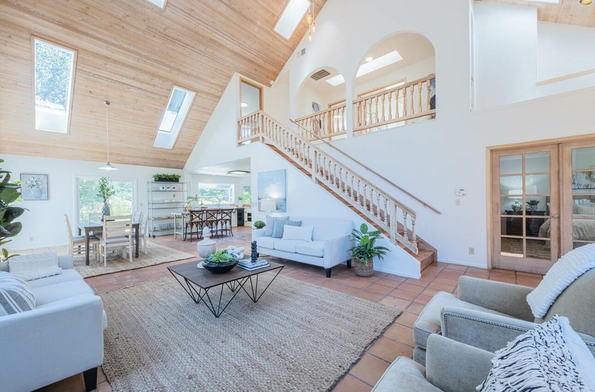 Dining room, Interior, Living room, Pendant Lights, Recessed Lighting, Wooden Ceilings