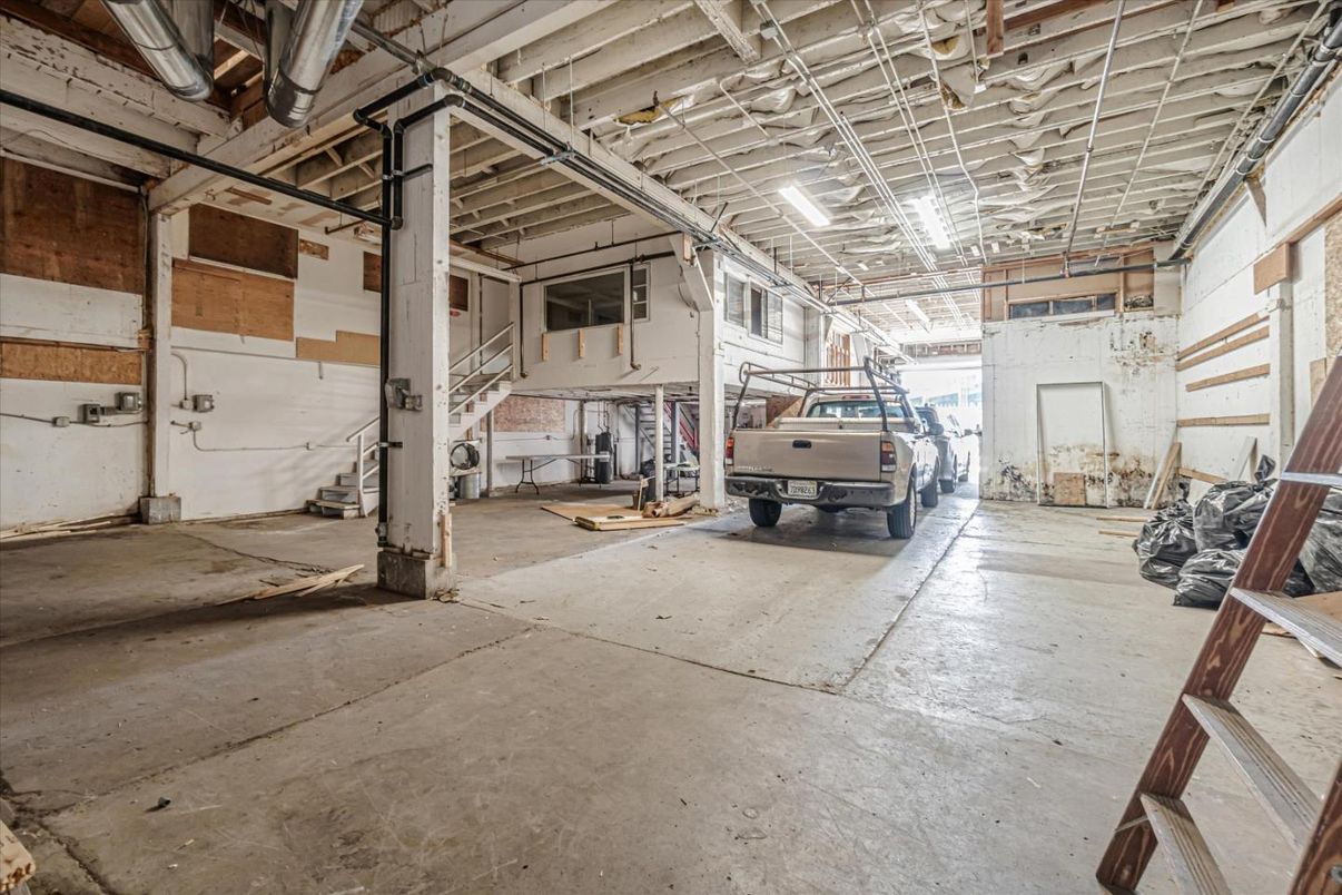 Garage, Interior