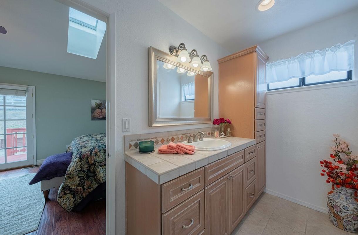 Bathroom, Interior, Recessed Lighting, Tile Countertops