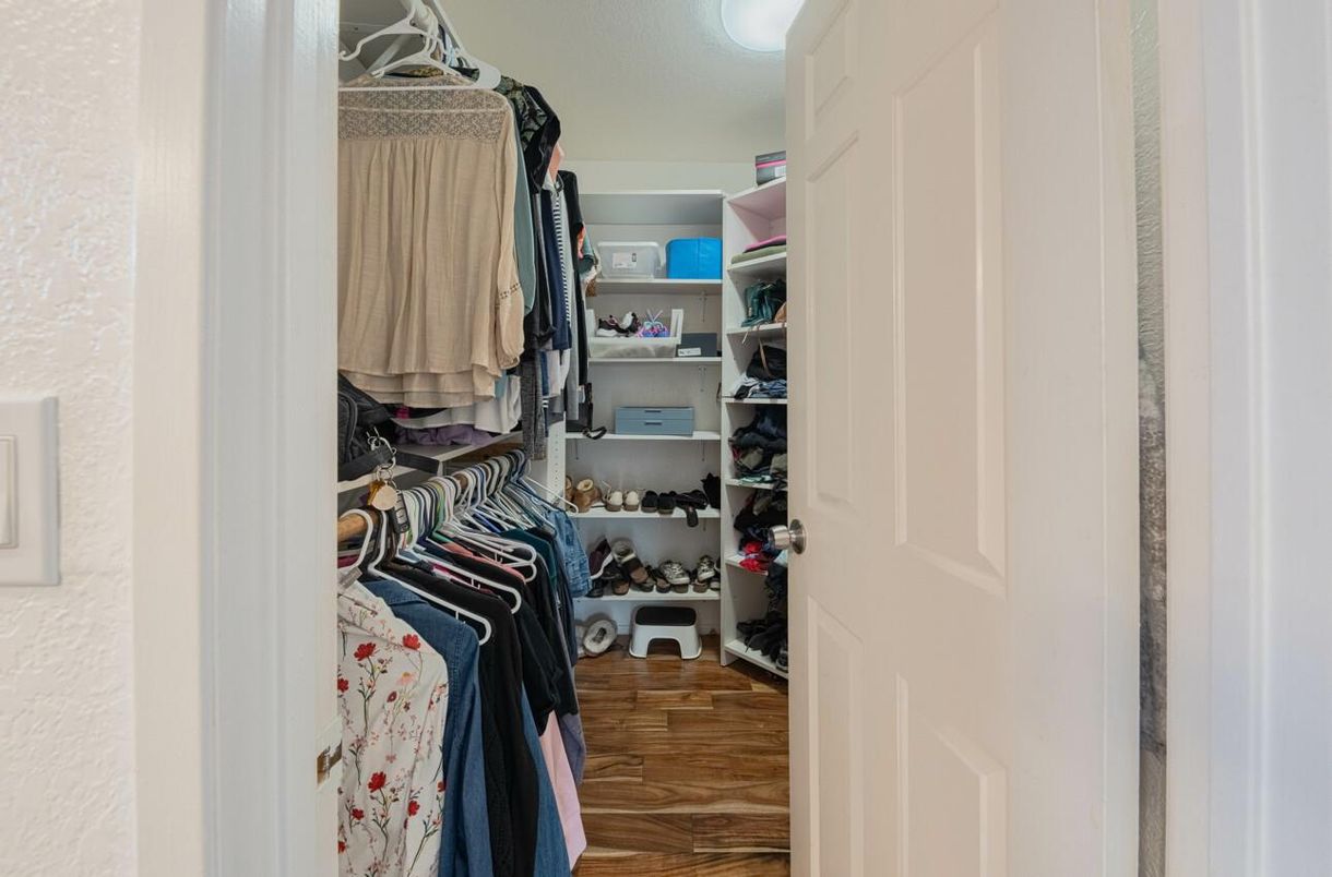 Interior, Walk-in Closets, Wood Texture Flooring