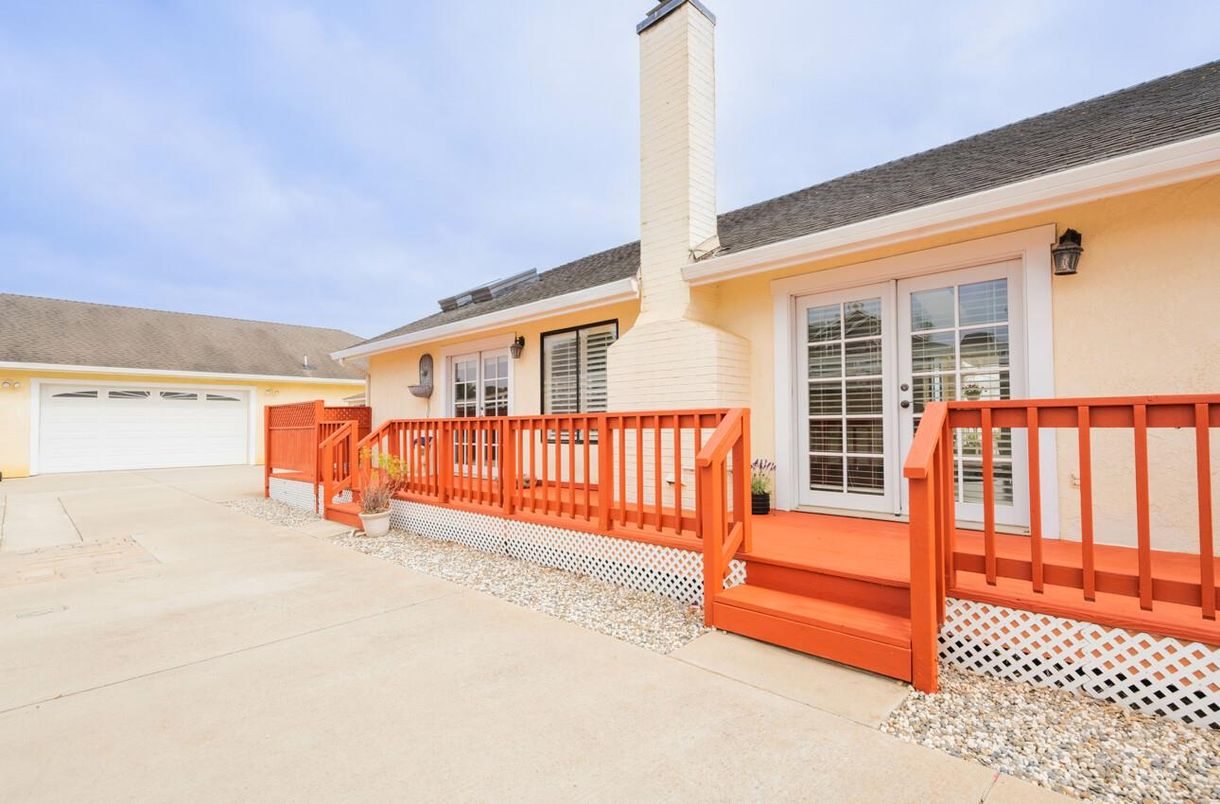 Detached Garage, Exterior