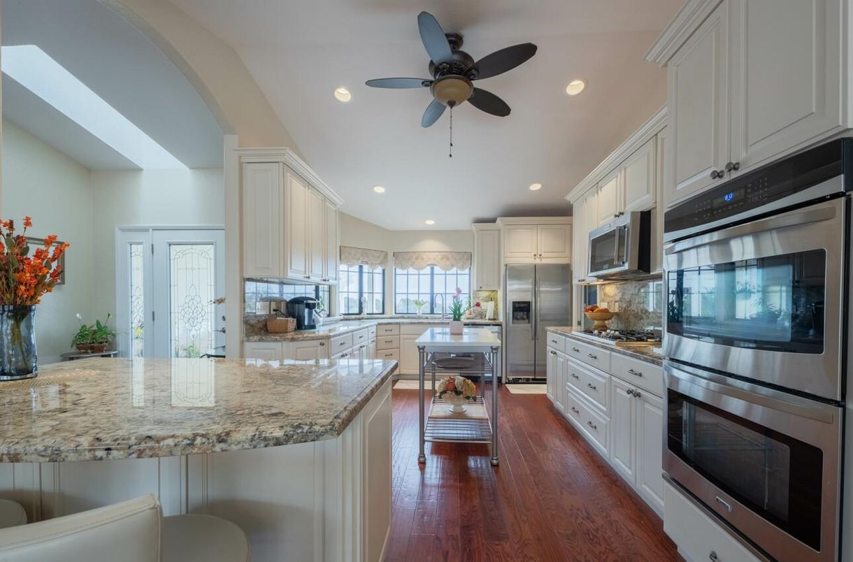 Dining room, Interior, Kitchen, Recessed Lighting, Stainless Steel Appliances, Wood Texture Flooring