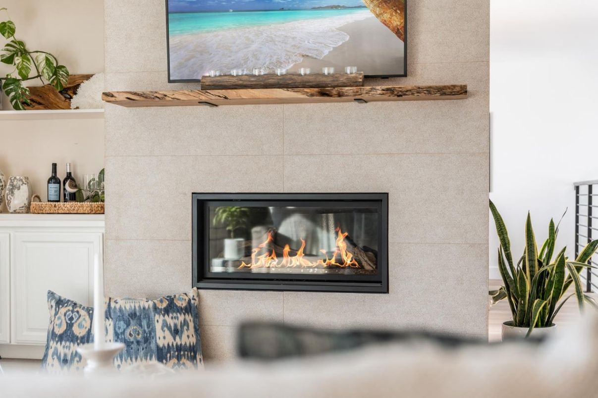 Chandelier, Fireplace, Interior, Living room, Recessed Lighting, Wood Texture Flooring