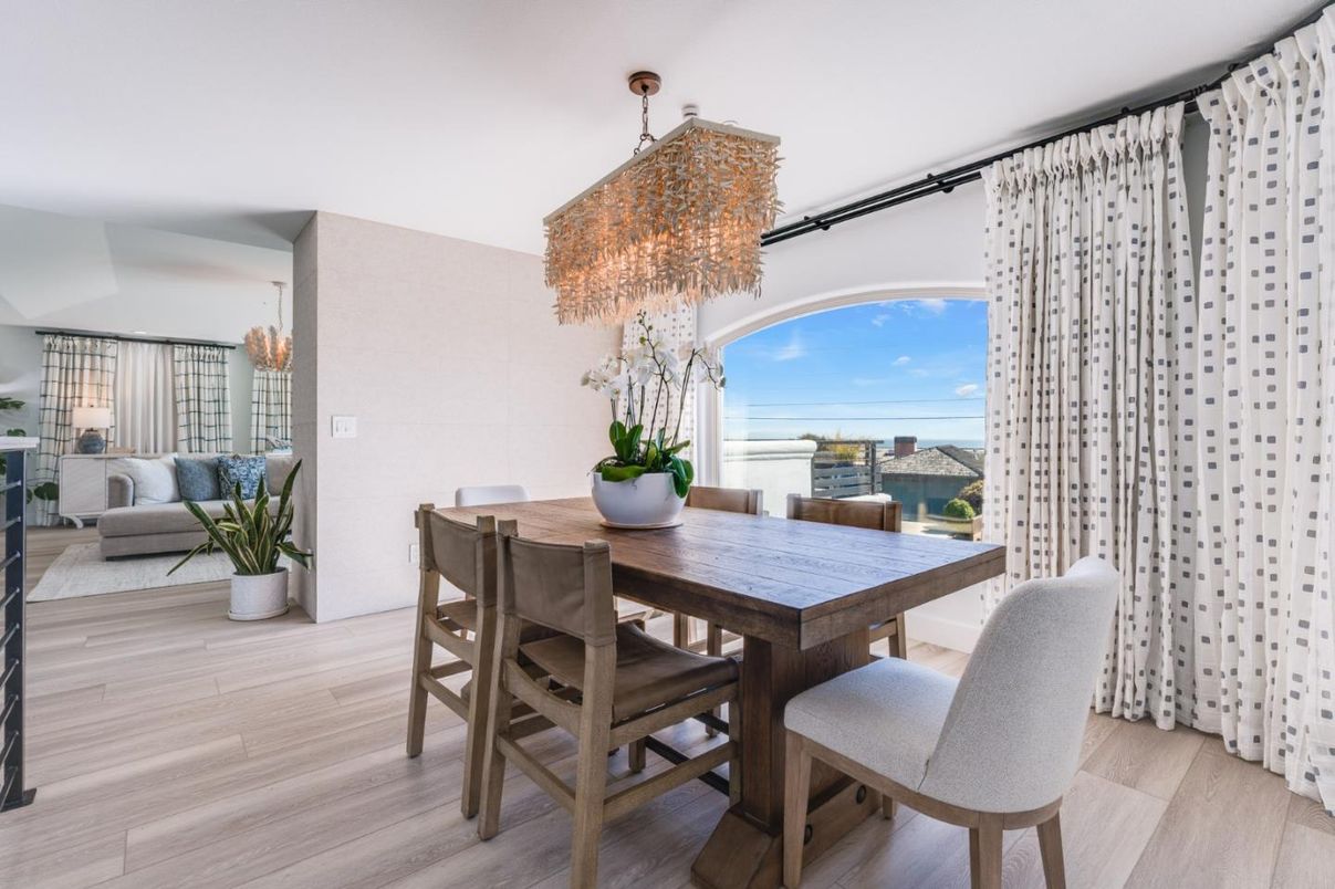 Chandelier, Dining room, Interior, Recessed Lighting, Wood Texture Flooring