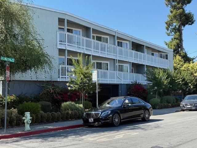 Exterior, Facade, Condo Building