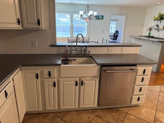 Chandelier, Interior, Kitchen