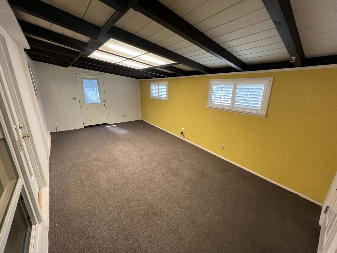Empty room, Interior, Wooden Beams