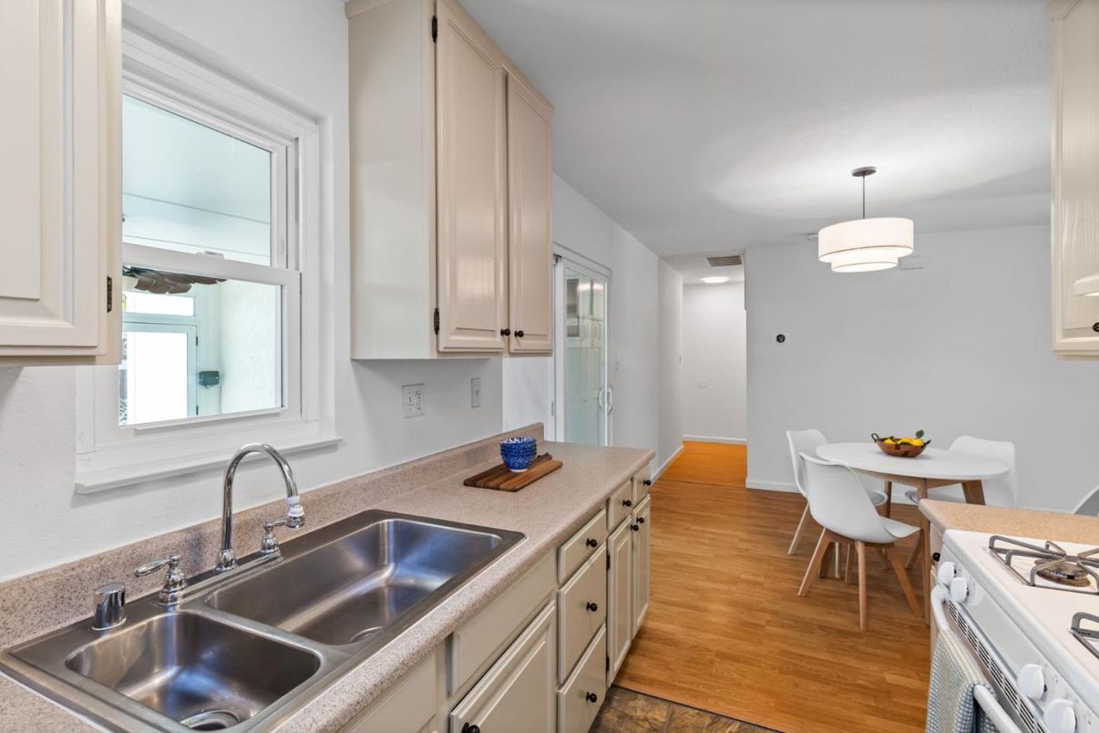 Dining room, Interior, Kitchen, Pendant Lights, Wood Texture Flooring