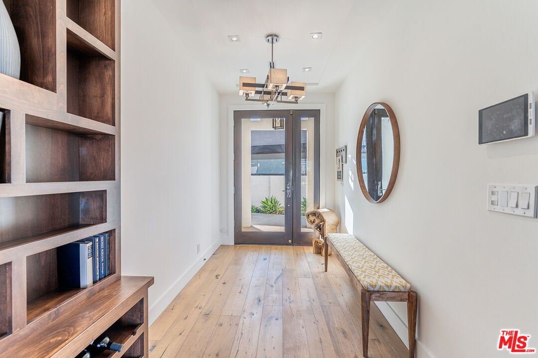 Interior, Pendant Lights, Recessed Lighting, Wood Texture Flooring
