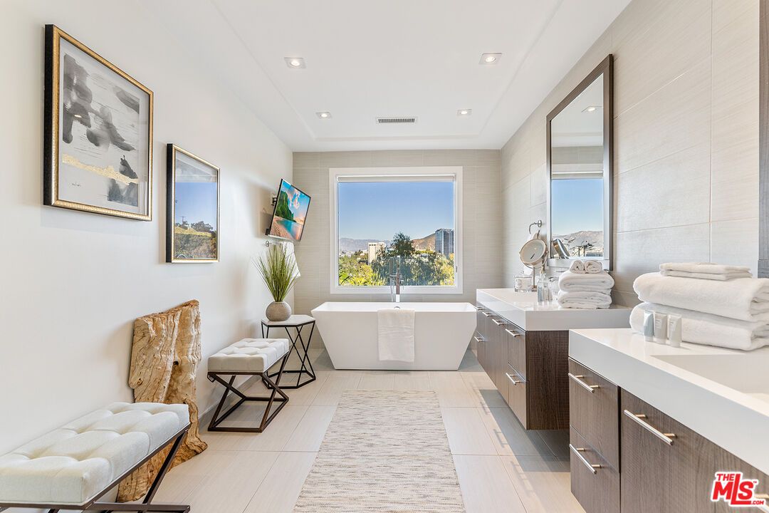 Bathroom, Dual Sink Vanities, Free Standing Baths, Interior, Recessed Lighting