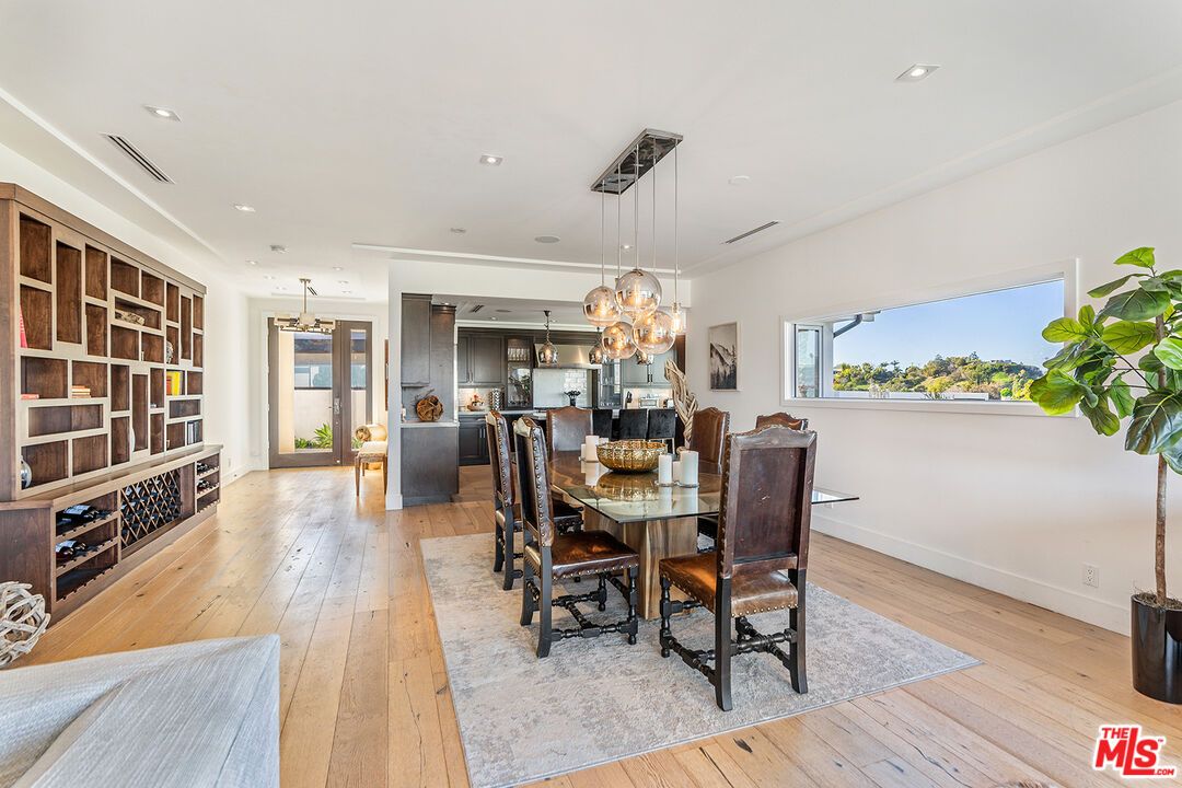 Chandelier, Dining room, Interior, Kitchen, Pendant Lights, Recessed Lighting, Wood Texture Flooring