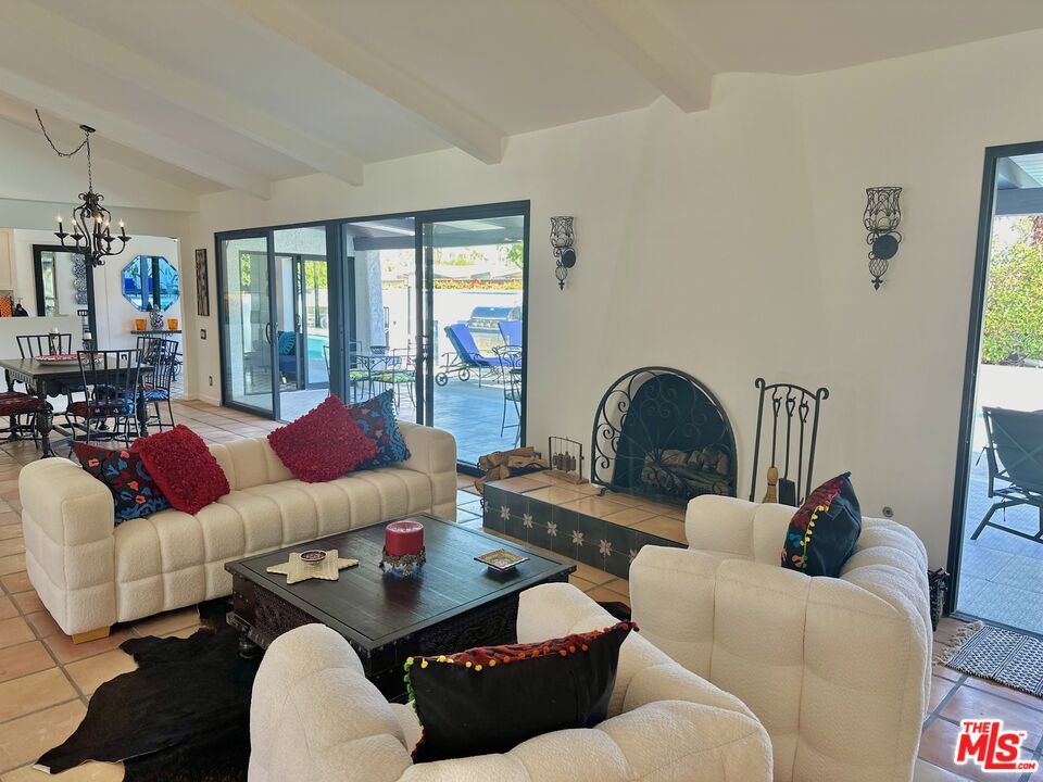 Chandelier, Dining room, Interior, Living room, Water