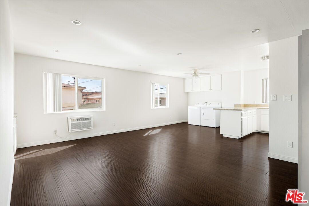 Empty room, Interior, Recessed Lighting, Washer, Wood Texture Flooring
