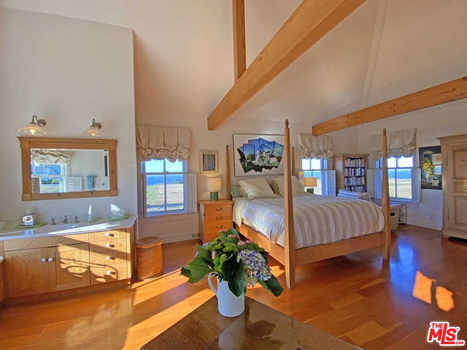 Bedroom, Interior, Water, Wooden Beams, Wood Texture Flooring