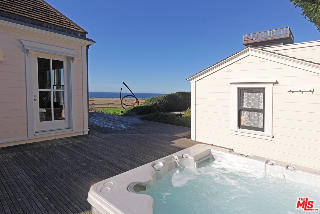 Exterior, Hot Tub, Water