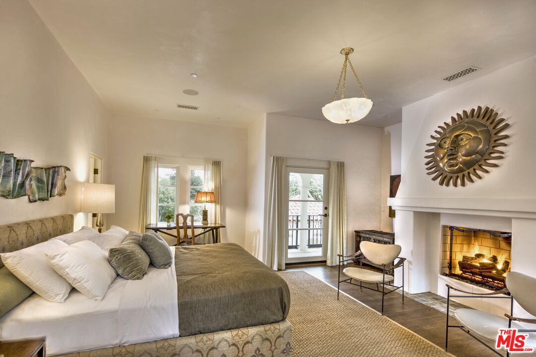 Bedroom, Fireplace, Interior, Pendant Lights, Recessed Lighting, Wood Texture Flooring
