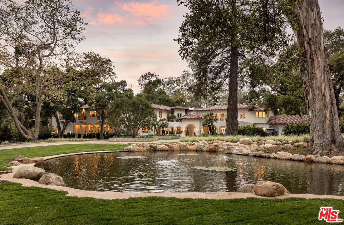 Exterior, Lake