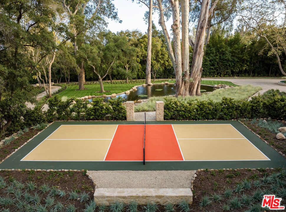 Exterior, Tennis Courts